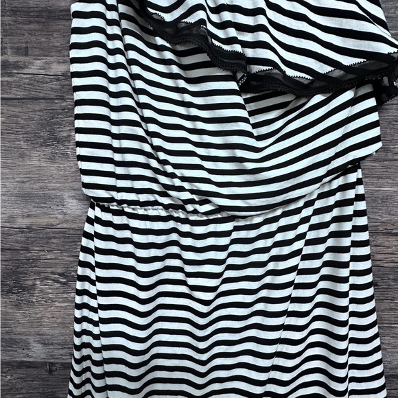 White House Black Market Black and White One Shoulder Dress - Picture 5 of 6